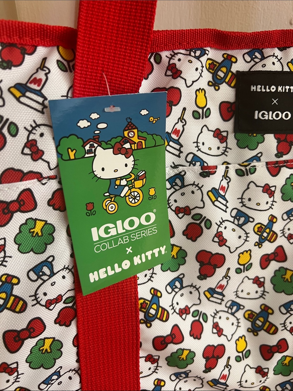 Igloo x Hello Kitty® Dual Compartment Tote Cooler Bag - Picture 2 of 8